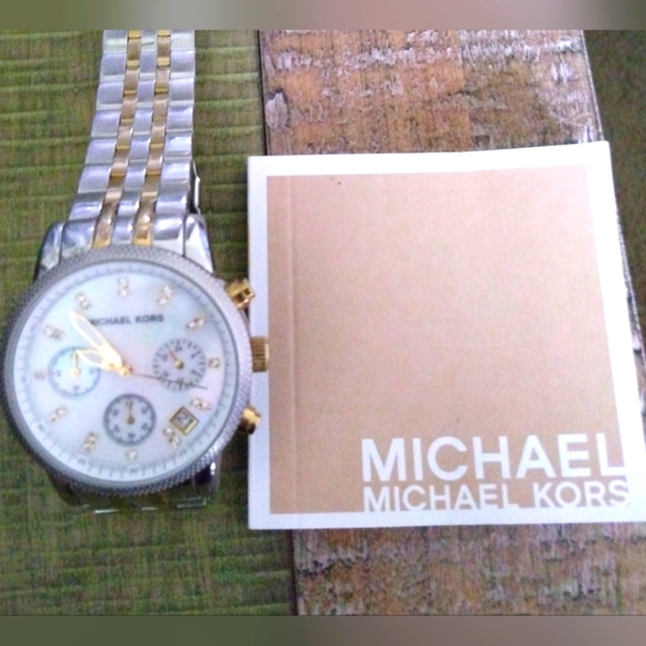 Michael Kors Women's Watch - Picture 2 of 3